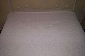 VINTAGE CHENILLE BEDSPREAD WHITE HOBNAIL FULL QUEEN SIZE
