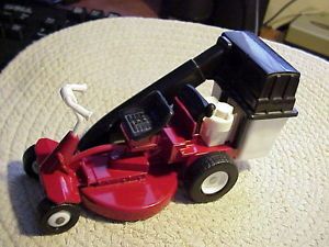 Ertl Snapper Bagger Farm Toy Riding Lawn Garden Tractor Toy Mower