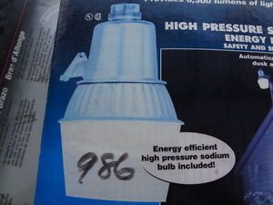 Regent 70 Watt High Pressure Sodium Security Light w Extension Arm