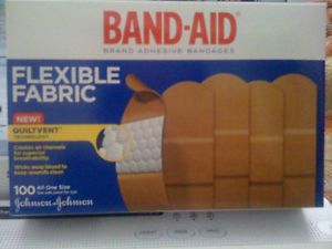 Band Aid Flexible Fabric Bandages 100 COUNTS with Quiltvent Technology Johnson
