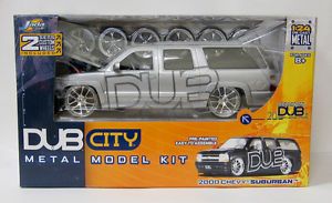 2000 Chevrolet Suburban Die Cast Lowrider Model Car Kit Jada 1 24 Scale Silver