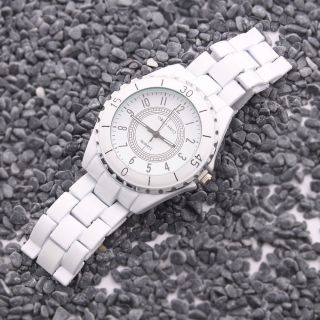 New Fashion Luxury Alloy Quartz Women Lady Wrist Watch White