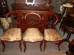 Gorgeous Set of 3 Antique Victorian Balloon Back Chairs w Bowtie Carved Detail