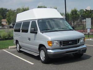 06 Ford E 150 Handicap Van Wheel Chair Lift 73000 Miles One Owner Almost New