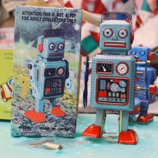 Clockwork Wind Up Metal Tin Walking Robot Retro Vintage Mechanical Toy Gift Kids