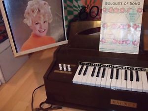 Magnus Electric Chord Organ Model 300 Works Perfect Sounds Looks Kids Music Toy