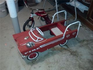 Vintage 1960s Fire Engine Ride on Toy Pedal Car Truck Murray Child Kids Red
