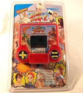 New Tiger Electronics Talking Street Fighter II Capcom LCD Handheld Video Game