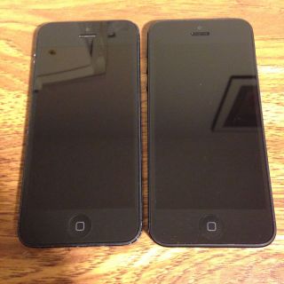 Lot of 2 Black Apple iPhone 5 16 GB GSM Unlocked Smartphones as Is