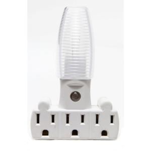 Good Choice Dusk To Dawn Automatic Night Light with 3 Outlet Adapter   White 221